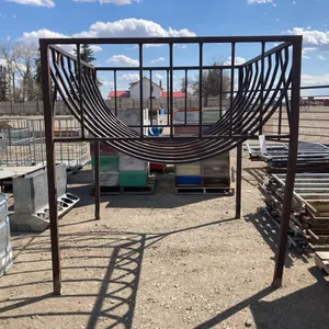 Single Elevated Round Hay Bale Feeder