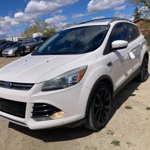 2014 Ford Escape Titanium Edition White SUV s/n: 1FMCU9J92EUA00287