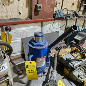 Westward 30-Ton Hydraulic Bottle Jack