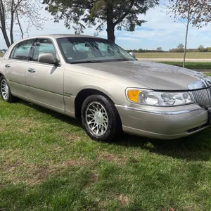2000 Lincoln Town Car - VIN #: 1LNHM82W3YY798638