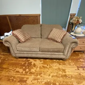 Loveseat 5ft
