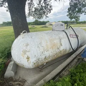 500 Gal Propane Tank w/Filler Hose
