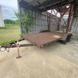 Bumper Pull 2-Axle Trailer w/Ramps