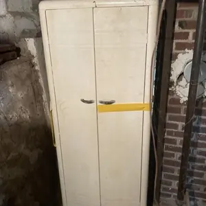 Metal cabinet