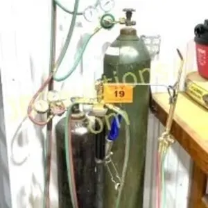 GAS WELDING TORCH WITH BOTTLES