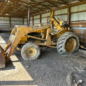 1965 JOHN DEERE 2010W INDUSTRIAL TRACTOR W/ BACKHOE, 2.7L 4-CYL. DIESEL ENG., HLR TRANSMISSION, S/N 2010W62085 - RUNNING CONDITION IS UNKNOWN