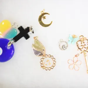 10 ASSORTED PENDANTS FOR NECKLACES