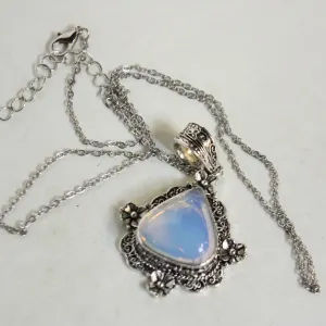 OPALITE CRYSTAL BOHO-STYLE NECKLACE