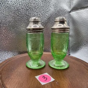 RARE URANIUM Green Clover Leaf Salt & Pepper