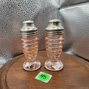 VTG Hazel Atlas Airko Beehive Pink Salt & Pepper
