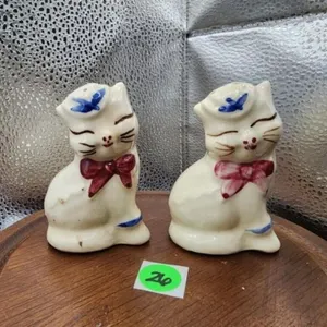 VTG Shawnee Pottery Puss & Boots Salt & Pepper