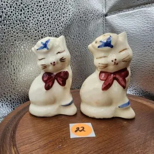 VTG Shawnee Pottery Puss & Boots Salt & Pepper