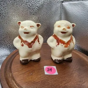 VTG Shawnee "Smiley The Pig" Salt & Pepper Shaker