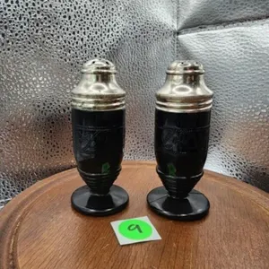 Hazel-Atlas Clover Leaf Black Footed Salt & Pepper