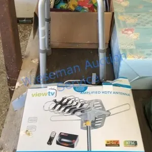 HDTV ANTENNA AND GERIATRIC STOOL