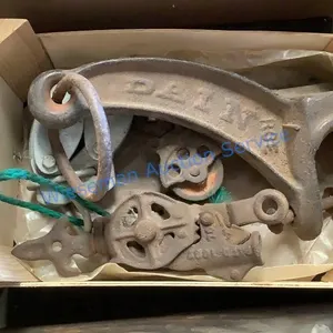 VINTAGE PULLYS AND HOOK