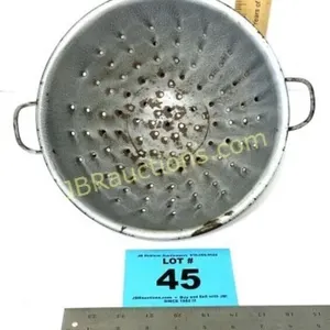 GRANITEWARE COLANDER