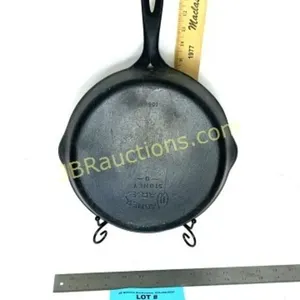ANTIQUE WAGNER WARE CAST IRON PAN -0-  1058L