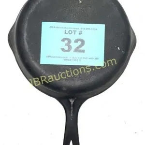 ANTIQUE WAGNER WARE CAST IRON PAN -0-  1056T