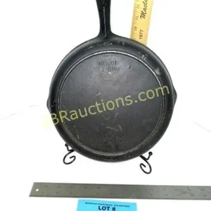 MADE IN USA CAST IRON SKILLET NO.7
