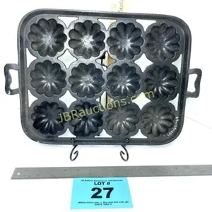 CAST IRON BAKING / PASTRY PAN W HANDLES