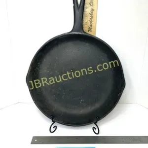 CAST IRON SKILLET