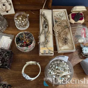 LARGE LOT OF COSTUME JEWELRY AND PINS