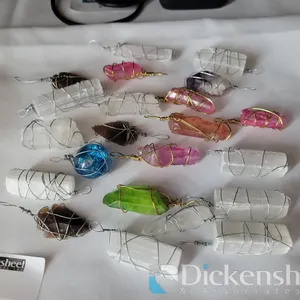 LOT OF QUARTZ NECKLACE PENDANTS
