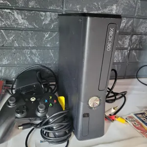 XBOX 360 CONSOLE WITH POWER PACK AND (1) CONTROLLER
