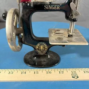 Vintage Singer Sewing Salesman Sampler (real)