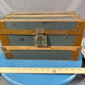 Vintage Doll Steamer Trunk w/Clothes and Shoes