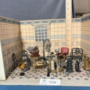 Vintage Miniature Room Box w/Doll House Furniture