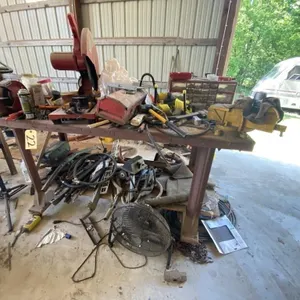 Roll Around  Work Bench w/Vise & grinder