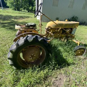 Int'l Farmall Cub Tractor 246885 - As Is