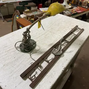 Cast base table lamp
