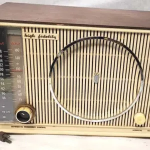 Zenith Model H845 AM/FM Radio