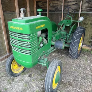 John Deere LA Collector Tractor, Running, Shedded * Single Bottom Plow to fit LA Tractor is available at Lot #84