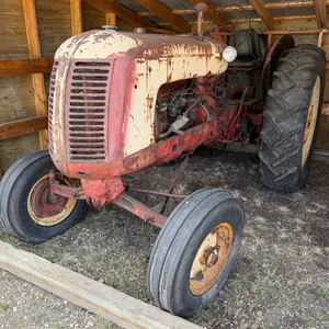Cockshutt 40 Collector Tractor, Running, Shedded