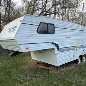 25’ Vanguard 5th Wheel Holiday Trailer, VIN 2PECK2251 T1096426 * Update in description
