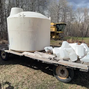 1300 gallon Poly Water Tank on Rubber Tire Wagon w/ Hay Deck
