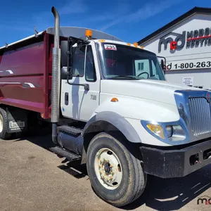 2006 International 7500 T/A Grain Truck