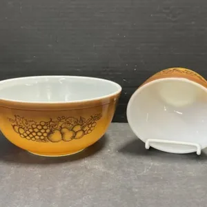 2pcs Vintage Pyrex Mixing Bowls - Old Orchard