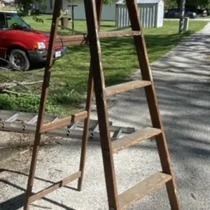 7' Wood Step Ladder