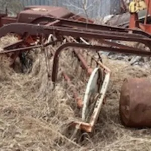 IHC hay rake *for parts only* and barrel.