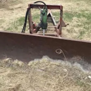 Leon�s 8 ft dozer blade with hydraulics