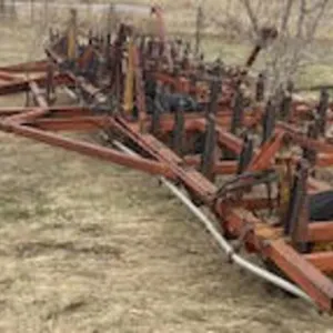 Morris 36 ft Vibrashank with Mounted Harrows.