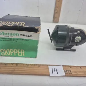 Vintage Johnson Skipper 125 Reel with Box