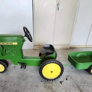 1970s John Deere 520 Pedal Tractor w/Wagon