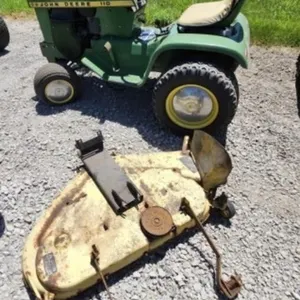 JD 110 Riding Mower w/Deck