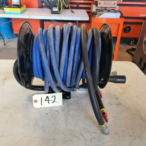 100 Ft Hand-Crank Hose Reel